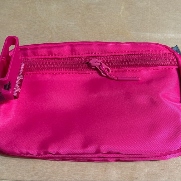 NWT Lululemon Everywhere Belt Bag 1L Sonic Pink Logo Strap - Picture 7 of 9